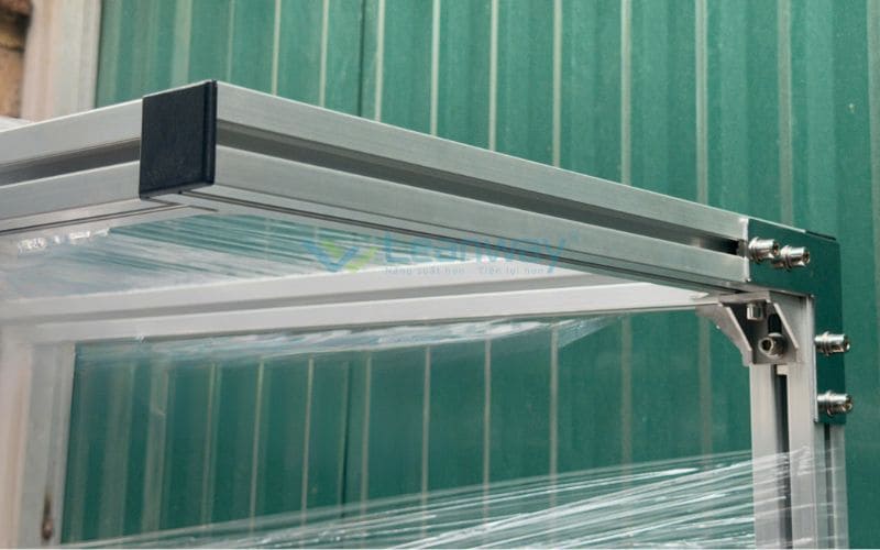 Khung bàn thao tác được làm từ nhôm định hình